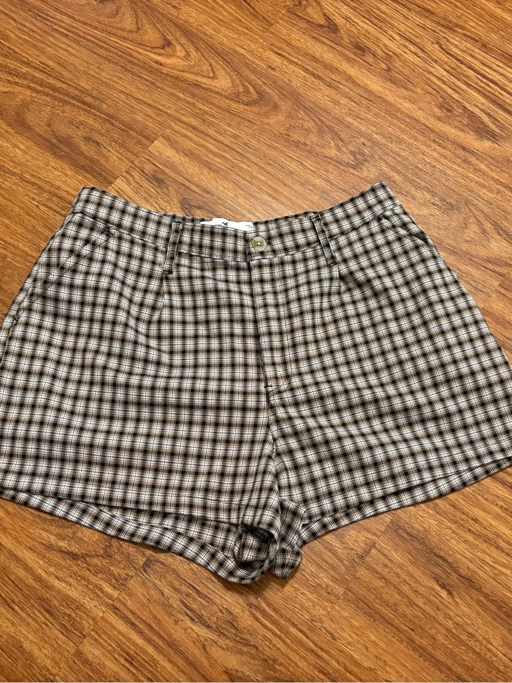 Hollister Plaid Women’s Ultra High-rise Shorts Beige, White & Black Large 30”